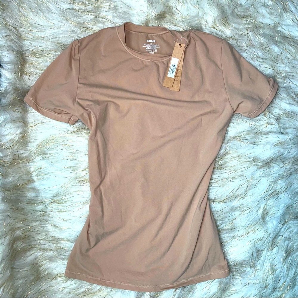 Skims fits everybody t-shirt
